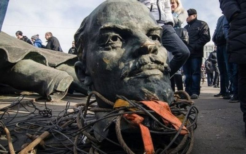 Украинцы выступили против декоммунизации улиц и городов - что не устаивает