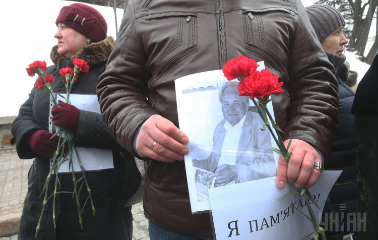 В центре Киева почтили память активистов, погибших во время Евромайдана В центре Киева почтили память активистов, погибших во время Евромайдана