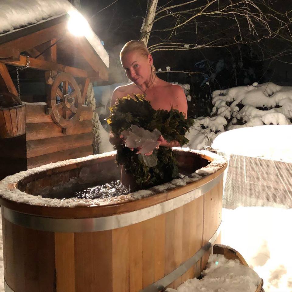 Анастасия Волочкова в ледяной купели
Фото: Facebook/Anastasya Volochkova Анастасия Волочкова в ледяной купели
Фото: Facebook/Anastasya Volochkova