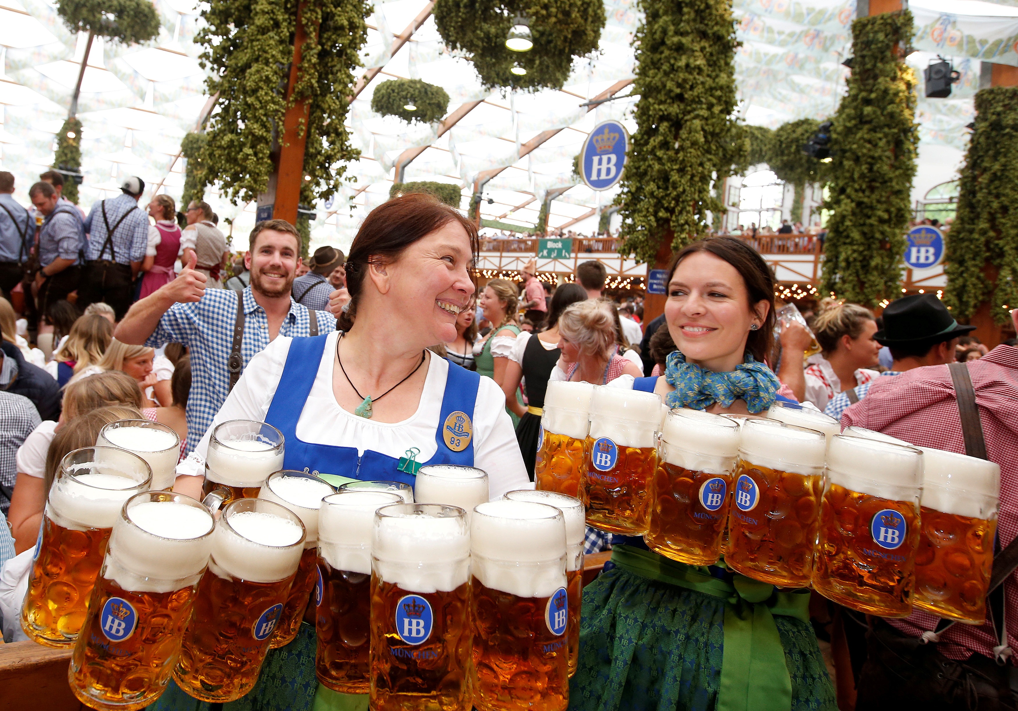 Октоберфест сколько пивоварен. Пивной фестиваль в Германии Октоберфест. Мюнхен фестиваль Октоберфест. Октобер фестиваль в Германии.