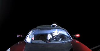 Электрокар Tesla находится в космосе