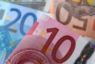НБУ ощутимо снизил курс гривны к евро НБУ ощутимо снизил курс гривны к евро