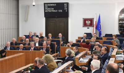 Сенат Польши ночью проголосовал за закон о запрете "бандеровской идеологии"
Фото: EPA/UPG Сенат Польши ночью проголосовал за закон о запрете "бандеровской идеологии"
Фото: EPA/UPG