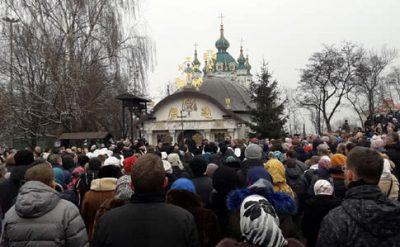 Протесты киевлян на территории Национального музея истории Украины.