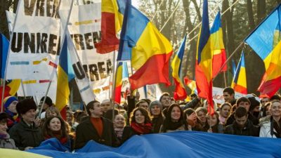 Насилие против демонстрантов неприемлемо, виновники должны быть наказаны - президент Румынии