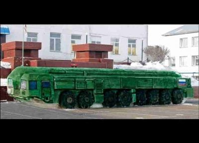 В России зэки слепли из снега В России зэки слепли из снега