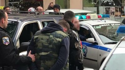 Инициаторов драки задержала греческая полиция
Фото: newsbeast Инициаторов драки задержала греческая полиция
Фото: newsbeast