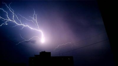 Україну накриють зливи, шквали і град