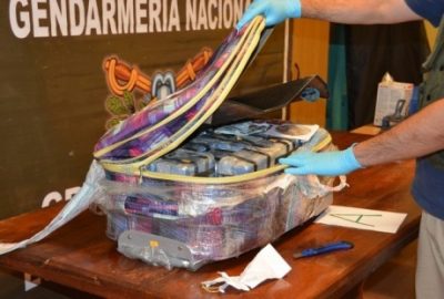 В 12 чемоданах, обнаруженных в посольстве РФ в Аргентине, находились кофе, алкоголь и подарки.