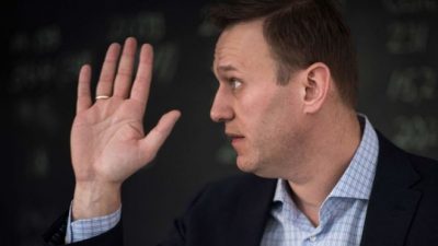 Алексей Навальный сбежал из России в разгар обысков в своих штабах