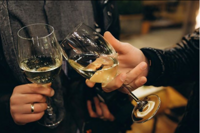 Ученые убеждены, что бокал вина способен укрепить стенки сосудов.
Фото: Instagram/wine_and_cheese Ученые убеждены, что бокал вина способен укрепить стенки сосудов.
Фото: Instagram/wine_and_cheese