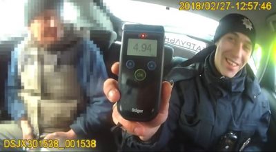 В организме водителя нашли 4,94 промилле алкоголя.
Фото: скрин видео Facebook/Патрульная полиция Львовской области