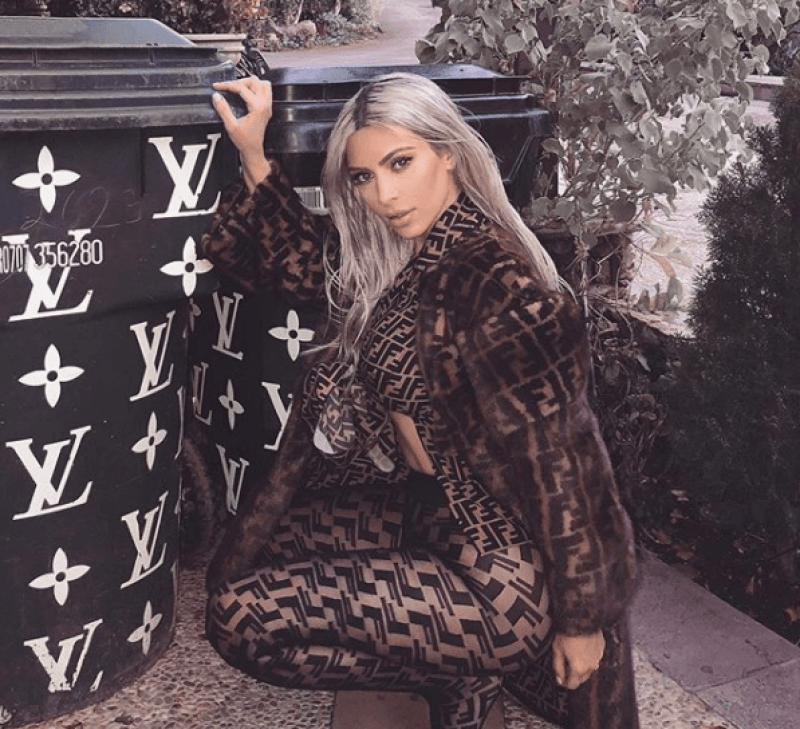 Чувственные снимки Кардашьян украсили новую обложку Vogue, фото