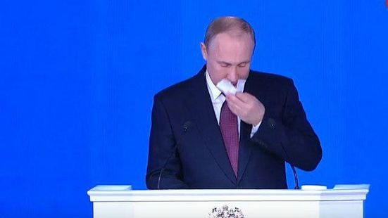 Владимир Путин превращается в карикатурного злодея. Владимир Путин превращается в карикатурного злодея.