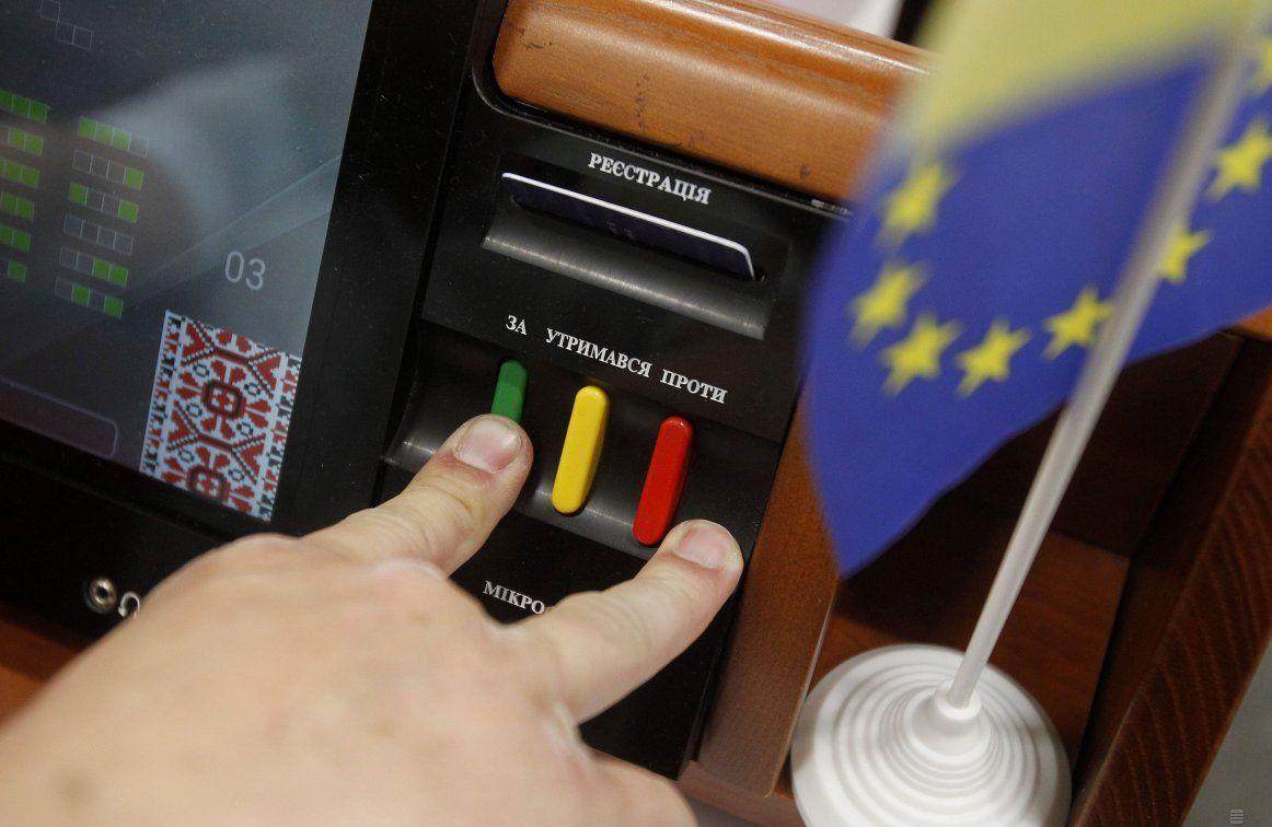 Не прошло и 12 лет: Парубий пообещал в парламенте вскоре установить сенсорные кнопки