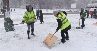 Весна в Украине началась с сильных снегопадов