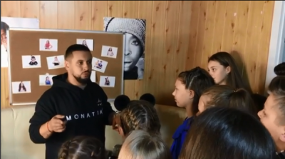 Монатик и участники "Голос.Дети" исполнили гимн для Паралимпийской сборной, видео