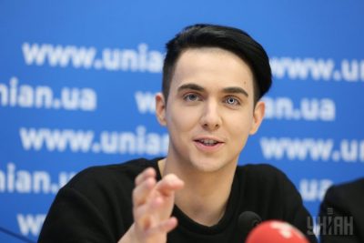 Певец Melovin считает свою маму самой красивой женщиной в мире Певец Melovin считает свою маму самой красивой женщиной в мире