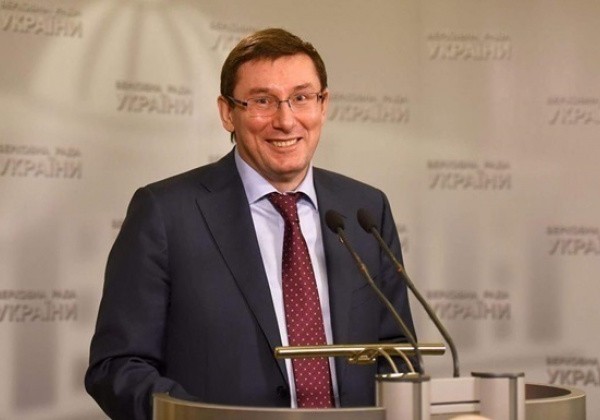 Кто куда, а Луценко - в Прованс: Генпрокурор похвастался фото с отдыха