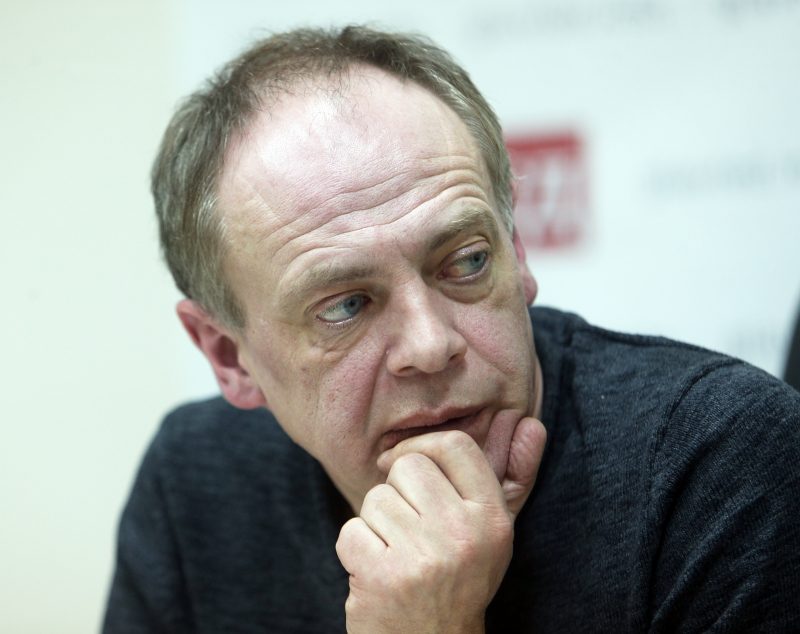"Мы друг друга не понимаем". Музыкант из легендарной рок-группы рассказал о родственниках в РФ
