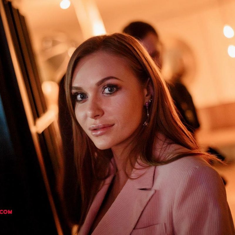 Больше не рыжая: Слава из "НеАнгелов" поразила сменой имиджа