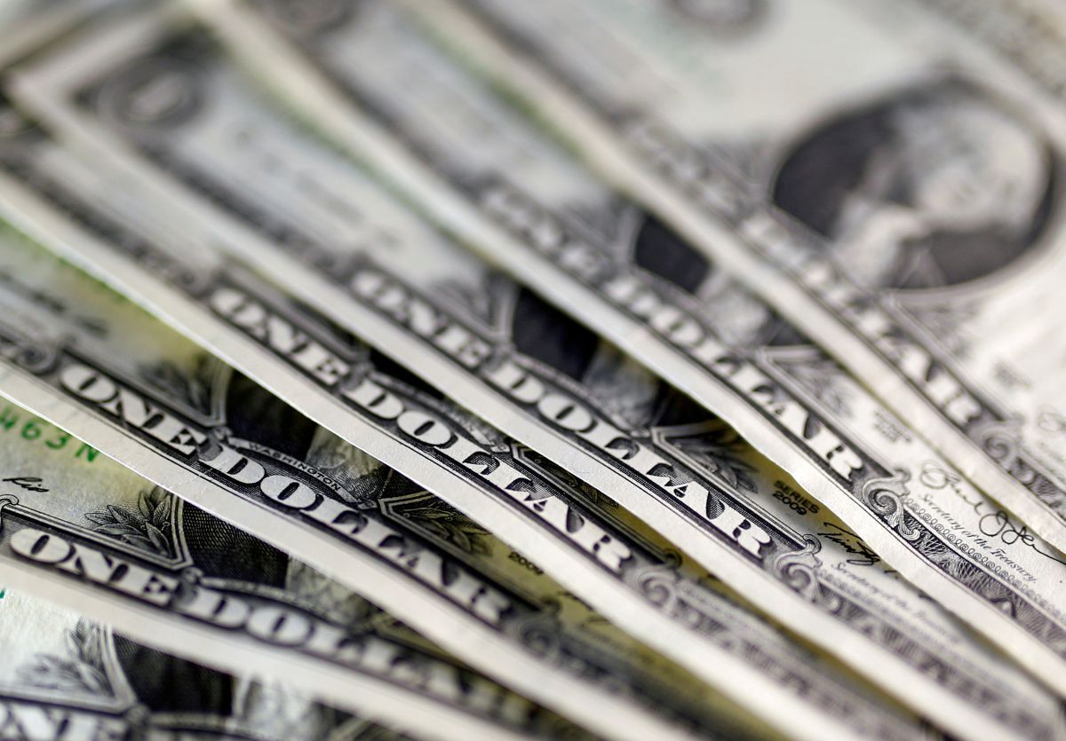 Доллар штурмует новую высоту: валютный курс идет "на взлет"