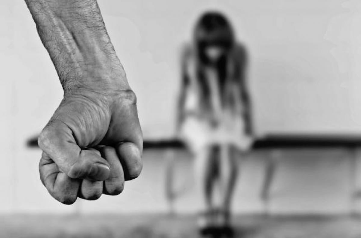 Изнасиловали и бросили у дороги: под Полтавой 16-летняя девушка умерла после издевательства
