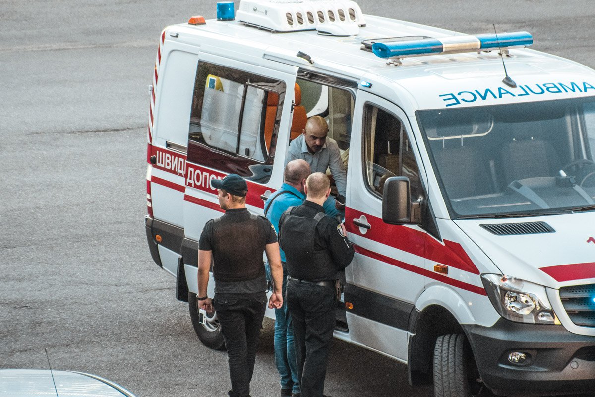 В центре Киева Мустафе Найему сломали челюсть: фото и видео