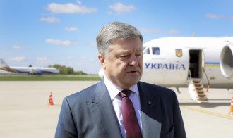 Петр Порошенко на рейсовом самолете отправится в США на прощание с Джоном Маккейном
