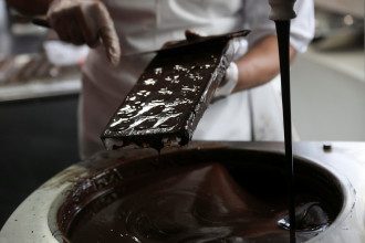 Дневная норма шоколада — Среднестатистическому человеку в день можно съедать около 50 г темного шоколада, сообщил эксперт Дневная норма шоколада — Среднестатистическому человеку в день можно съедать около 50 г темного шоколада, сообщил эксперт