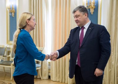Президент Порошенко поздравляет Ульяну Супрун с назначением.