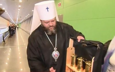 Благодатный огонь приехал в Украину в специальных лампах Благодатный огонь приехал в Украину в специальных лампах