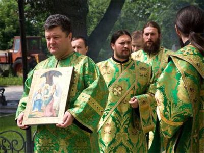Петр Порошенко во время крестного хода УПЦ Московского Патриархата.