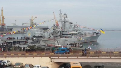 Оставшиеся без жилья офицеры флота пригрозили Порошенко возвращением в Крым