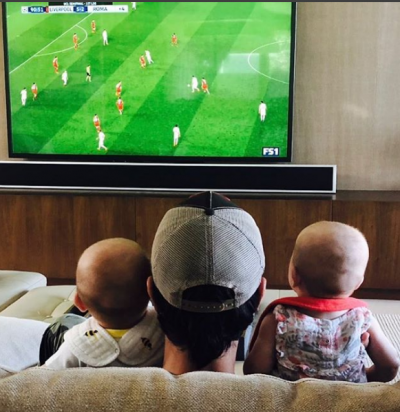 Курникова и Иглесиас поделились редким снимком своих детей