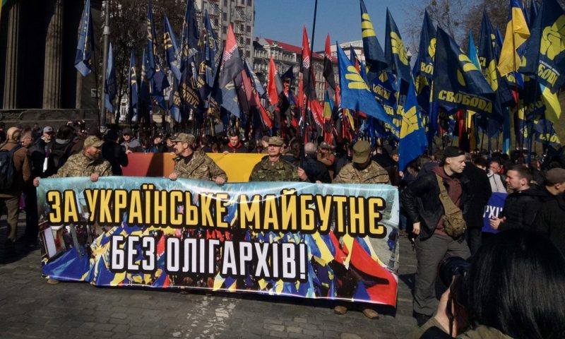 "Украина без холопа и пана". Центр Киева заблокировали тысячи националистов