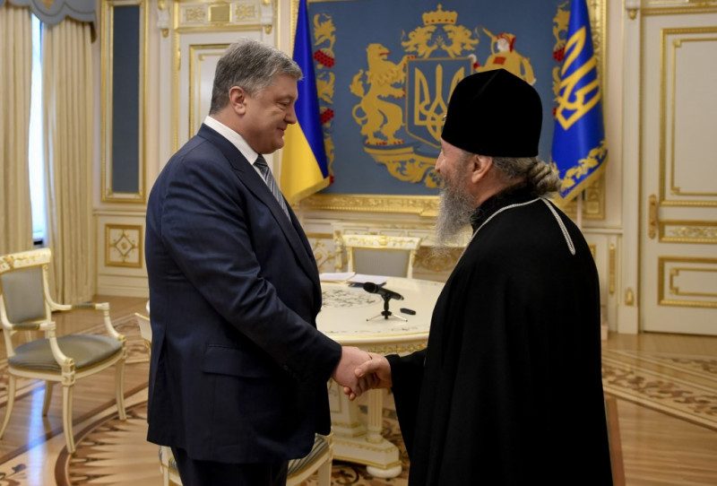 Обращение об автокефалии. В УПЦ МП обвинили Порошенко и Раду в превышении власти