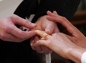 что делать с венчальным кольцом после развода женщине. Смотреть фото что делать с венчальным кольцом после развода женщине. Смотреть картинку что делать с венчальным кольцом после развода женщине. Картинка про что делать с венчальным кольцом после развода женщине. Фото что делать с венчальным кольцом после развода женщине