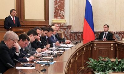 Российское правительство во главе с Медведевым ушло в отставку