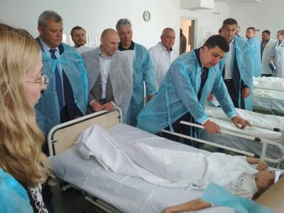 Школьников в Черкассах посетили Супрун и Гройсман. Школьников в Черкассах посетили Супрун и Гройсман.