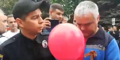 "Акция "Бессмертный полк" закончилась дракой". В Мелитополе задержаны люди с георгиевскими лентами