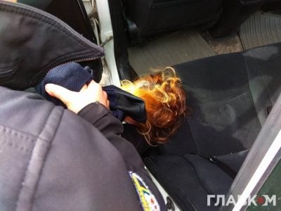 В Киеве на акции "Бессмертного полка" мать Ирины Бережной задержали с "колорадкой"