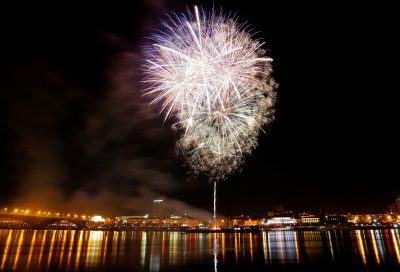 салют_фейерверк на День Победы-9 Мая_Красноярск салют_фейерверк на День Победы-9 Мая_Красноярск