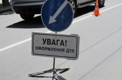 Одессит позволил растрощить свое авто ради спасения матери с ребенком: фото