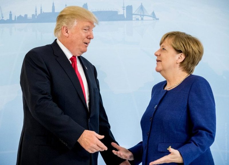 Меркель недовольна давлением Трампа на Северный поток-2 - Bloomberg