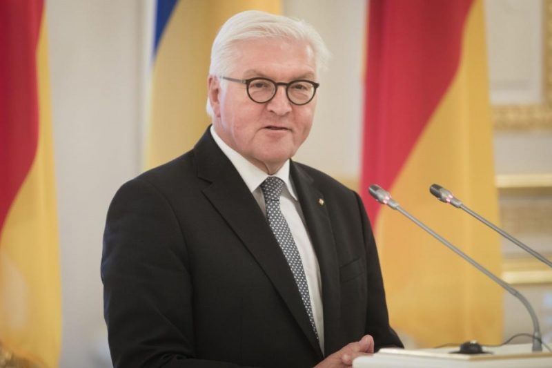 Германия затягивает с поставкой оружия Украине: Штайнмайер резко встал на сторону Шольца