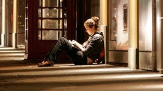 Психолог утверждает, что из-за страха одиночества и осуждения люди становятся зависимыми невротиками, утверждает психолог Психолог утверждает, что из-за страха одиночества и осуждения люди становятся зависимыми невротиками, утверждает психолог