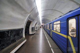Новости Киева — Сегодня в метро Киева останавливали движение поездов из-за падения мужчины на рельсы