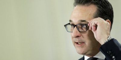 Вице-канцлер Австрии призвал ЕС отменить санкции против России в пику США