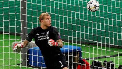 Экс-вратарь Ливерпуля снова пропустил позорный гол